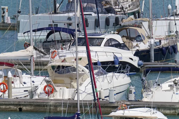 Talya Sicilya Akdeniz Marina Ragusa Mayıs 2019 Limanda Lüks Yatlar — Stok fotoğraf