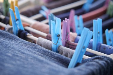 Kurutma askısında çamaşır yıkadım.