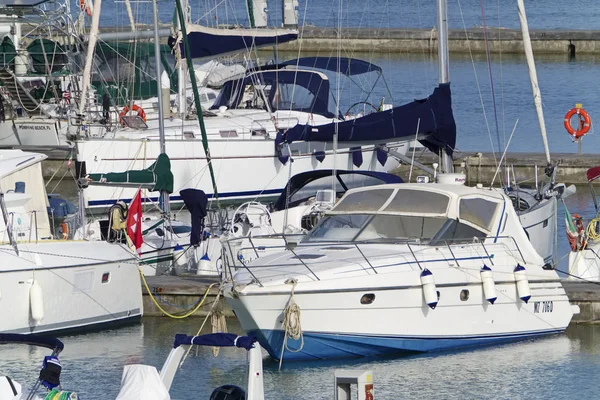 イタリア シチリア 地中海 マリーナ ラグーザ ラグーザ州 2019年6月10日 港の豪華ヨット 編集部 — ストック写真