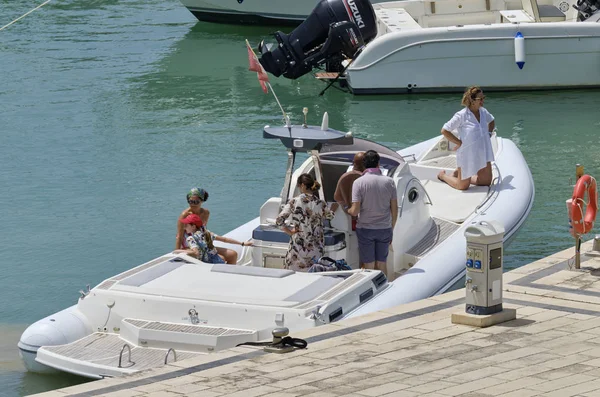 Italien Sicilien Medelhavet Marina Ragusa Provinsen Ragusa Juni 2019 Människor — Stockfoto