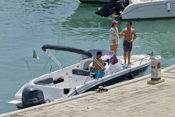 Italien Sicilien Medelhavet Marina Ragusa Provinsen Ragusa Juni 2019 Människor — Stockfoto