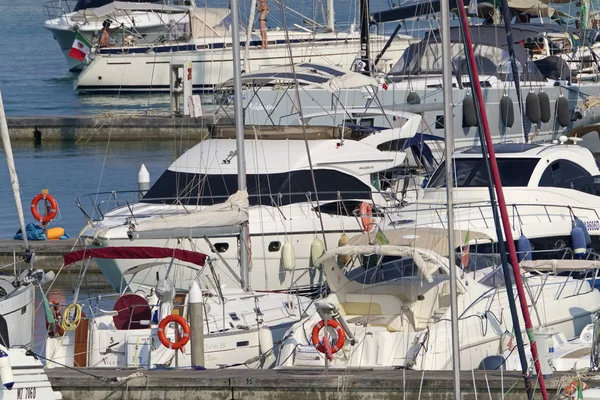 Italien Sicilien Medelhavet Marina Ragusa Provinsen Ragusa Juni 2019 Lyxbåtar — Stockfoto