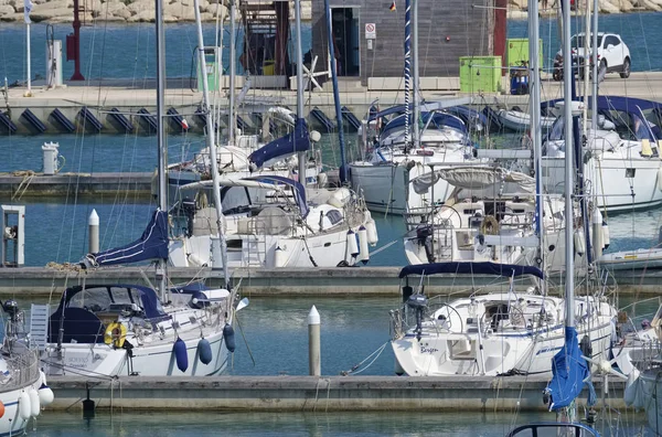 Italien Sicilien Medelhavet Marina Ragusa Provinsen Ragusa Juli 2019 Lyxbåtar — Stockfoto