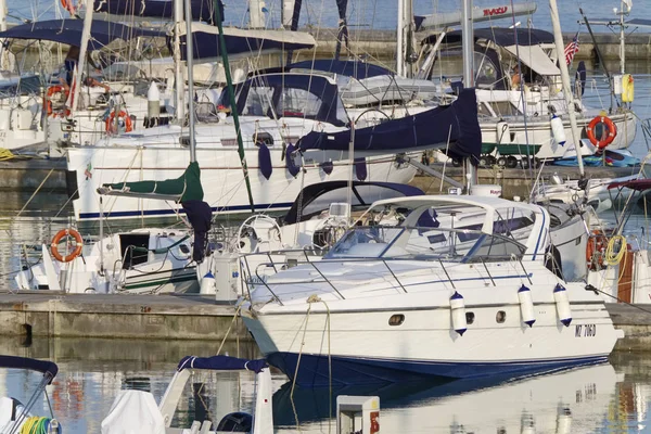 イタリア シチリア 地中海 マリーナ ラグーザ ラグーザ州 2019年7月1日 港の豪華ヨット 編集部 — ストック写真