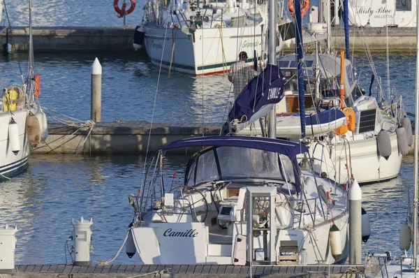 意大利 西西里岛 地中海 滨海迪拉古萨 拉古萨省 2019年7月3日 港口豪华游艇 — 图库照片