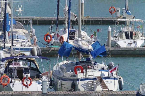 Italien Sicilien Medelhavet Marina Ragusa Provinsen Ragusa Juli 2019 Lyxbåtar — Stockfoto