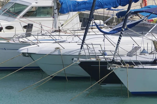 Italien Sicilien Medelhavet Marina Ragusa Provinsen Ragusa Juli 2019 Lyxbåtar — Stockfoto