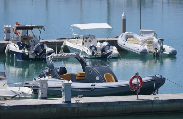 Italien Sizilien Mittelmeer Yachthafen Von Ragusa Juli 2019 Motorboote Hafen — Stockfoto