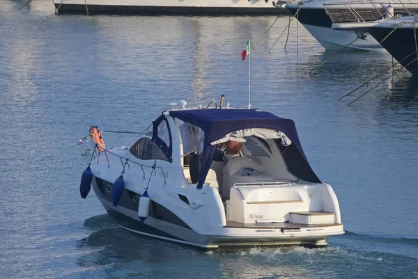 Italien Sizilien Mittelmeer Marina Ragusa Juli 2019 Menschen Auf Einer — Stockfoto