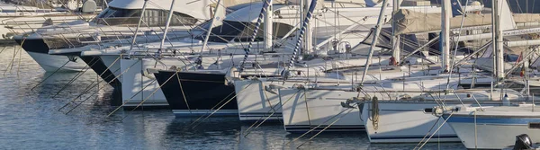 意大利 西西里岛 地中海 滨海迪拉古萨 拉古萨省 2019年7月30日 港口豪华游艇 — 图库照片