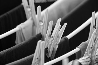 Kurutma askısında çamaşır yıkadım.