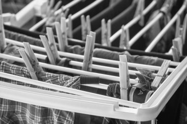 Kurutma askısında çamaşır yıkadım.