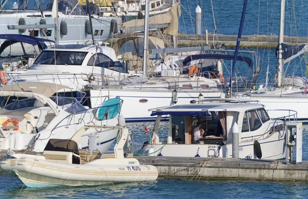 Italien Sicilien Medelhavet Marina Ragusa Provinsen Ragusa Augusti 2019 Motorbåtar — Stockfoto