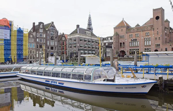 Holland Amsterdam Oktober 2011 Färjor Kanal Nära Centralstationen Ledare — Stockfoto