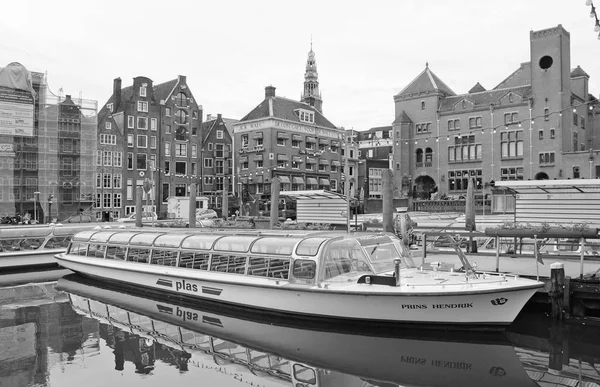 네덜란드 암스테르담 2011 채널에 나룻배 — 스톡 사진