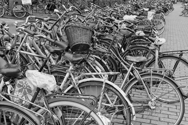 Holland Amsterdam Oktober 2011 Fietsen Parkeren Buurt Van Het Centraalstation — Stockfoto