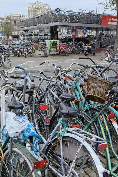 Holandsko Amsterdam Října 2011 Jízdní Kola Parkování Poblíž Hlavního Nádraží — Stock fotografie