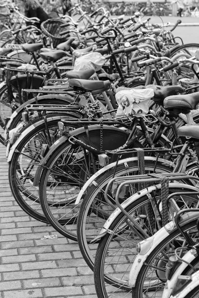 Holanda Ámsterdam Octubre 2011 Estacionamiento Bicicletas Cerca Estación Central Editorial — Foto de Stock