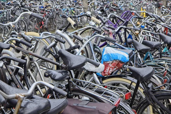 Голландия Амстердам Октября 2011 Года Парковка Велосипедов Рядом Центральным Вокзалом — стоковое фото