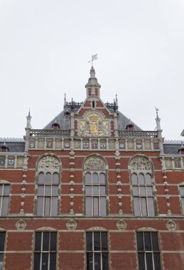 Hollanda, amsterdam merkez tren istasyonu cephe görünümünü