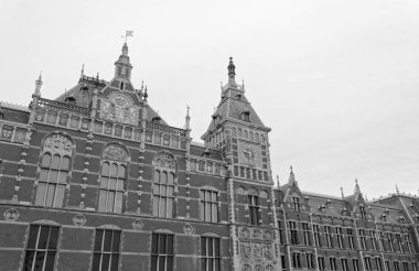 Hollanda, amsterdam merkez tren istasyonu cephe görünümünü