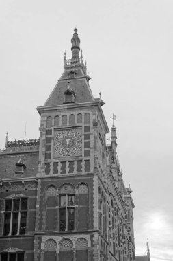 Hollanda, amsterdam merkez tren istasyonu cephe görünümünü