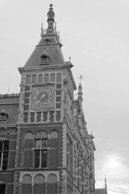 Hollanda, amsterdam merkez tren istasyonu cephe görünümünü