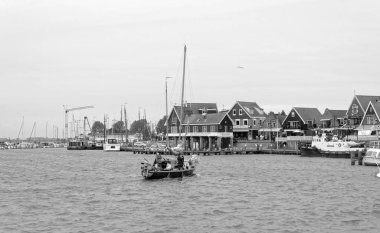 Hollanda, Volendam (Amsterdam); 9 Ekim 2011, liman ve köyün panoramik görünümü - Editörden