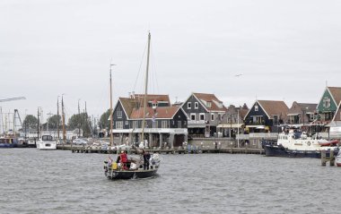 Hollanda, Volendam (Amsterdam); 9 Ekim 2011, liman ve köyün panoramik görünümü - Editörden