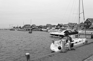Hollanda, Volendam (Amsterdam); 9 Ekim 2011, liman ve köyün panoramik görünümü - Editörden
