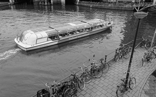 Holland Amsterdam Outubro 2011 Ferryboat Canal Perto Estação Central Editorial — Fotografia de Stock