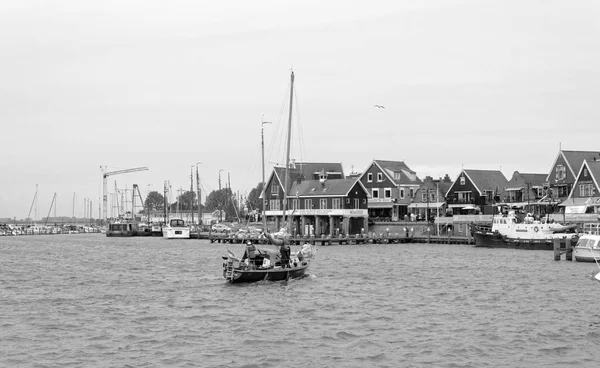 Hollanda, Volendam (Amsterdam); 9 Ekim 2011, liman ve köyün panoramik görünümü - Editörden