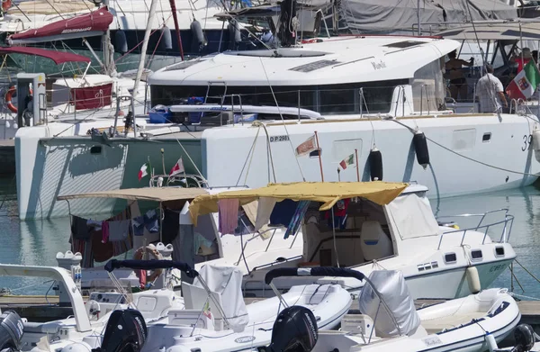 Italien Sicilien Medelhavet Marina Ragusa Provinsen Ragusa Auguste 2019 Motorbåtar — Stockfoto
