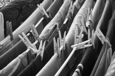 Kurutma askısında çamaşır yıkadım.