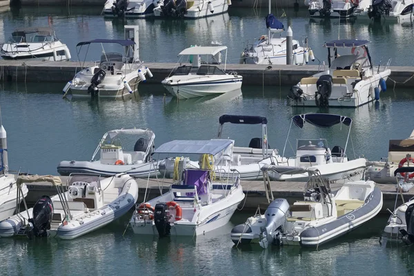 Italien Sizilien Mittelmeer Marina Ragusa August 2019 Motorboote Hafen Leitartikel — Stockfoto