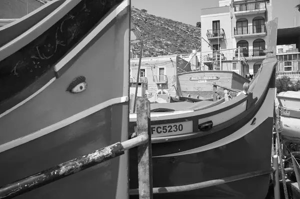 Malta, Gozo Adası, Xlendi kasabası, malta balıkçı tekneleri karaya çıktı