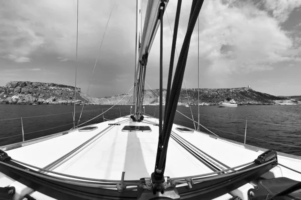 Мальта Острів Видом Південного Rocky Узбережжя Острова Gnejna Bay Плаваючим — стокове фото