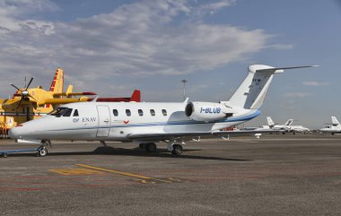 İtalya, Roma, Ciampino Uluslararası Havaalanı; 26 Temmuz 2010, pistte yönetici jet - Editörden