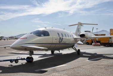 İtalya, Roma, Ciampino Uluslararası Havaalanı; 26 Temmuz 2010, pistte yönetici jet - Editörden