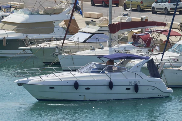 Italien Sizilien Mittelmeer Marina Ragusa August 2019 Mann Auf Einer — Stockfoto