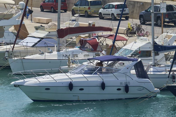 Italien Sizilien Mittelmeer Marina Ragusa August 2019 Mann Auf Einer — Stockfoto