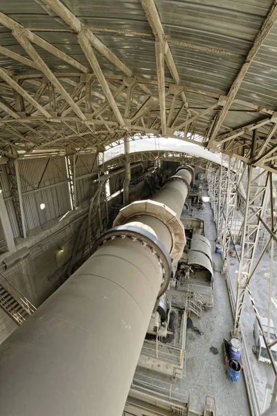 İtalya, Spoleto; 23 Kasım 2009. çimento fabrikası - Editörden