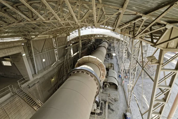 İtalya, Spoleto; 23 Kasım 2009. çimento fabrikası - Editörden