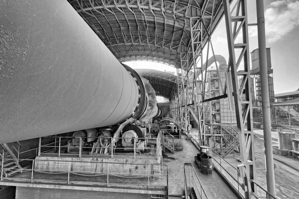 İtalya, Spoleto; 23 Kasım 2009, çimento fabrikası - Editörden