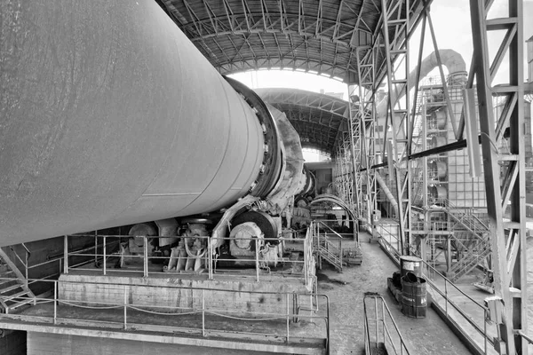 İtalya, Spoleto; 23 Kasım 2009, çimento fabrikası - Editörden