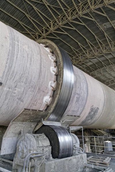 İtalya, Spoleto, bir çimento fabrikasının yüksek fırın