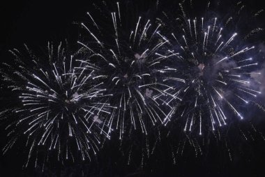 İtalya, Sicilya, Marina di Ragusa (Ragusa Province), gece havai fişek