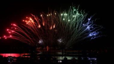 İtalya, Sicilya, Marina di Ragusa (Ragusa Province), gece havai fişek
