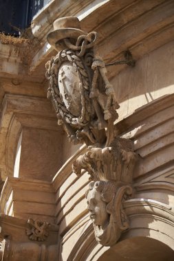 İtalya, Sicilya, Scicli (Ragusa eyaleti), St. John's Barok kilise cephesi (18. yüzyıl Ac), dini heykel