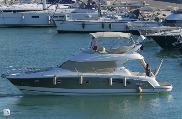 Italien Sicilien Medelhavet Marina Ragusa Provinsen Ragusa September2019 Människor Lyxyacht — Stockfoto